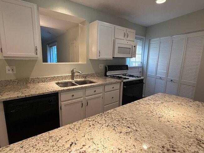 Photo - 525 7th Ave