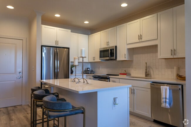 2BD, 2BR - 1122SF - Kitchen - The Hill at Eastbury