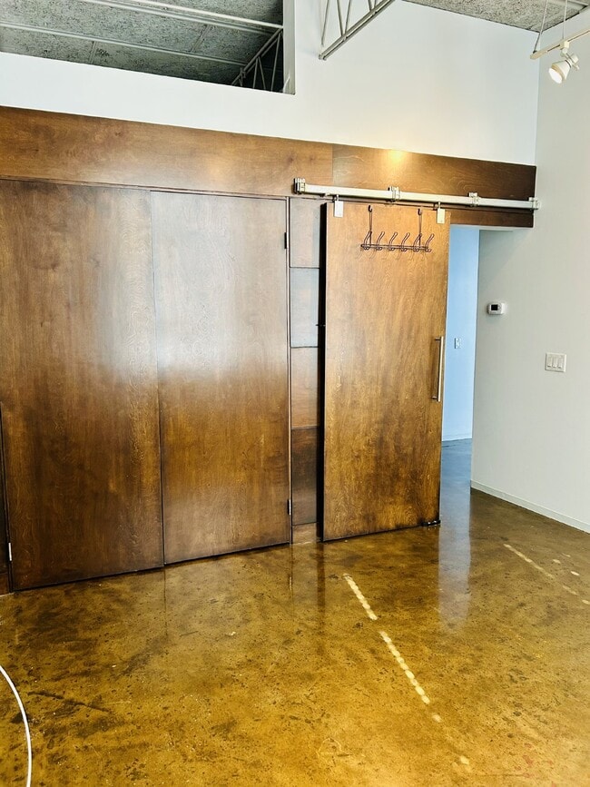 Photo - Downtown Living: 1 Bdrm/1 Bath Condo in Fulton Motor Lofts with reserved parking! Available Now! Unidad 2A