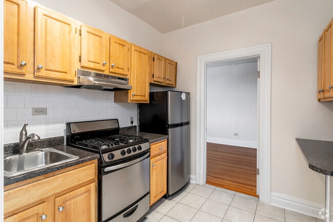 1 BR, 1 BA - 602 SF