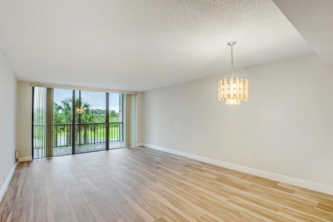 Photo - 4100 Tivoli Ct Unit 208