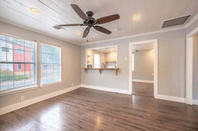 Building Photo - Charming East Austin 2BR w/ Character & Walkable Location