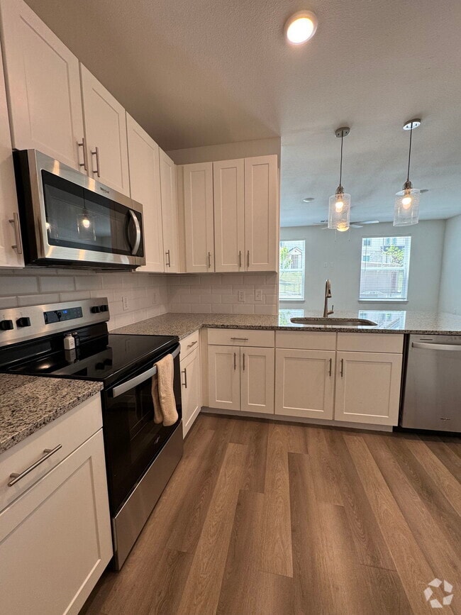 Building Photo - 1300 Southeast Pkwy Unit 817 Rental