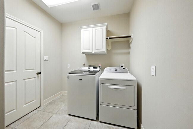 Building Photo - 3303 Charleston Ct Rental