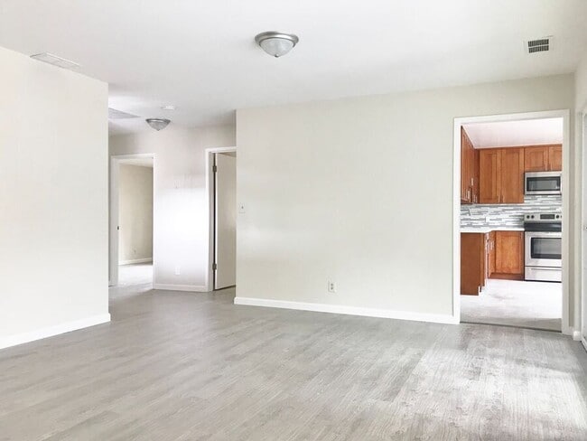 Photo - 1225 Clinton St