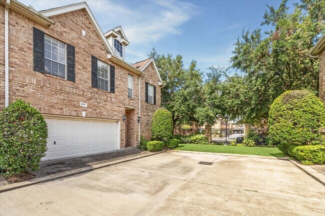2838 Briarhurst Park