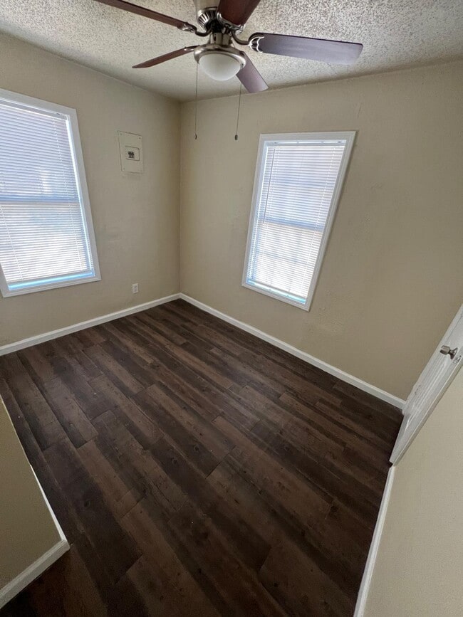 Photo - 2804 Cornell St