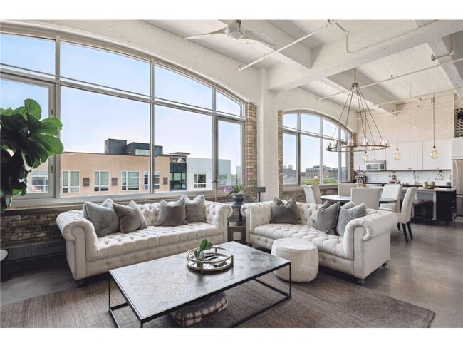 Building Photo - 700 N Washington Ave Unit 616