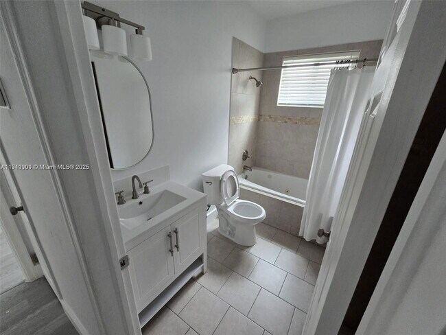 Photo - 1637 SW 17th St