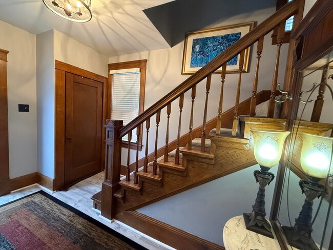 Building Photo - 852 Aetna St