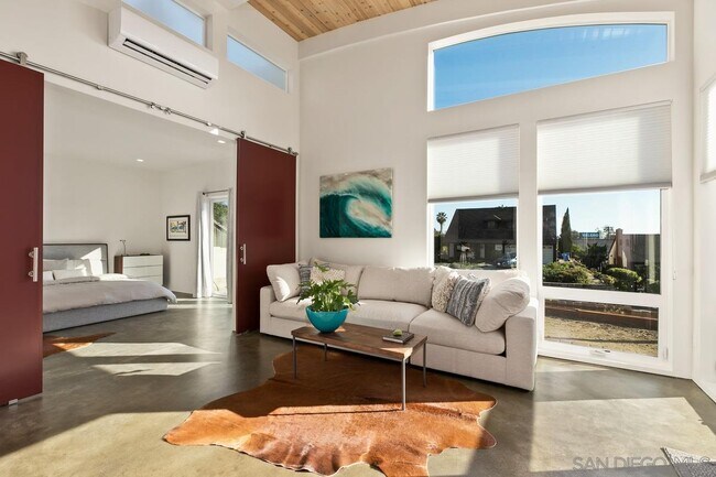 Photo - 857 Nolbey St