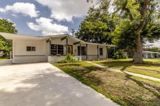 Photo - 463 Sprucewood Ln