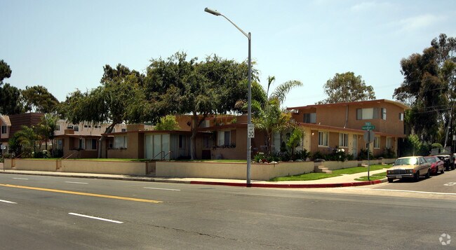 Photo - 3980-3994 Ingraham St