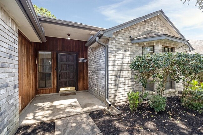 Photo - 16330 Leamington Ln
