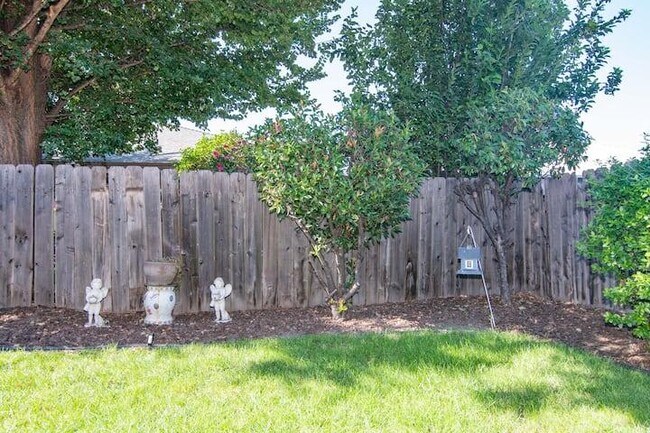 Photo - 563 Primrose Dr