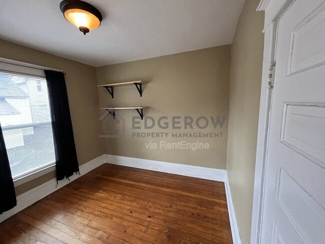 Photo - 1008 Helen St NE