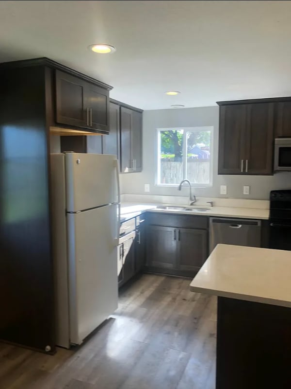 Photo - 3128 Woodleaf St NE