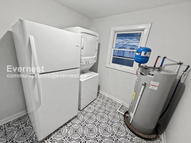 Photo - 908 37th St N