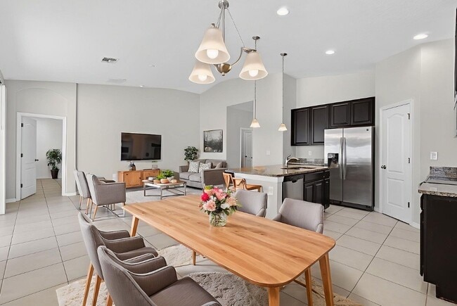 Building Photo - 3263 Olivera Way