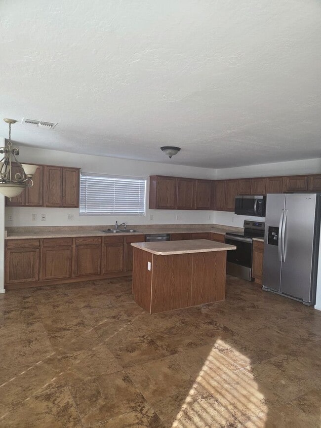 Photo - 4 bedroom home in Homestead North **Move in Special 2 weeks free off first month rent**