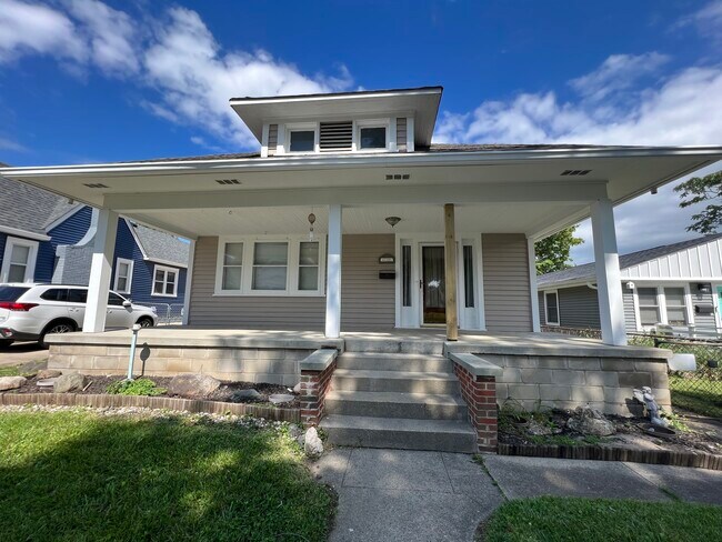 Photo - 2145 Singleton St