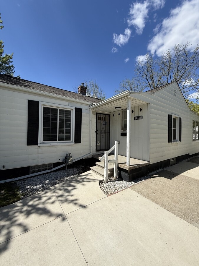 Photo - 20681 Kingsville St