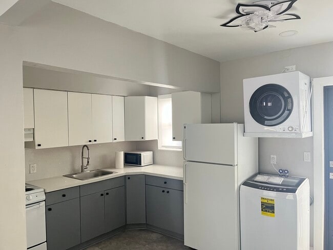 Photo - 2361 SW 27th St Unit Apt 4