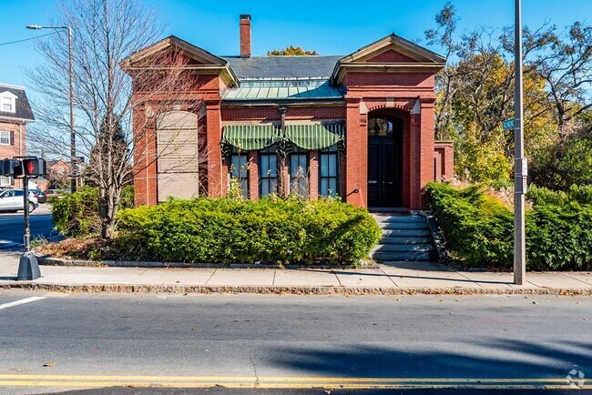 Building Photo - 1110 Washington St Rental