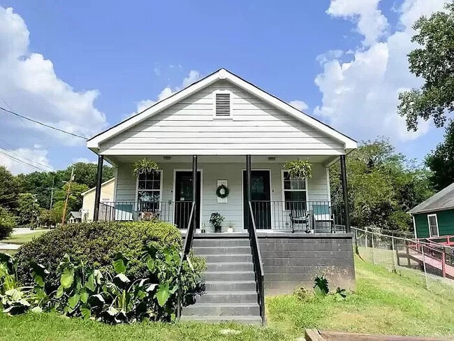Building Photo - 1 Bedroom 1 Bathroom Duplex