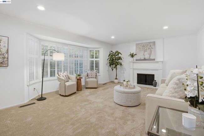 Photo - 2402 Royal Oaks Dr