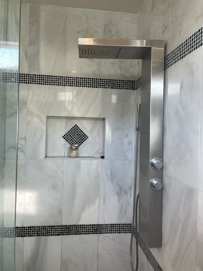 Photo - 547 Brooks Ave