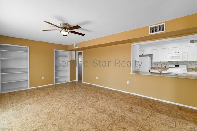9425 W Rolling Hills Dr