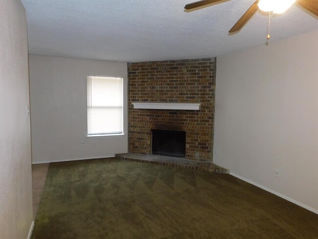Photo - 806 Country Aire Dr