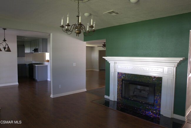 Photo - 4865 Leeds St