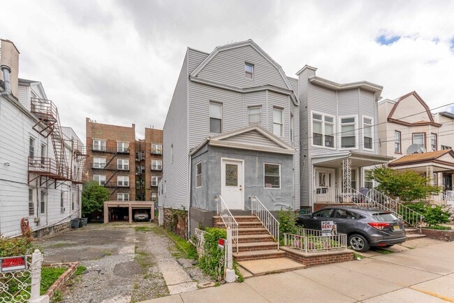 Photo - 66 46th St