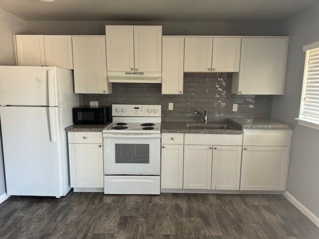 Photo - <b> One Bedroom Upstairs Apartment Close to Renown & VA Hospital<br><br> Unidad D