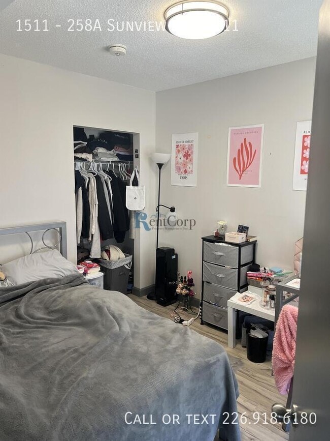 Photo - 258A-258A Sunview St