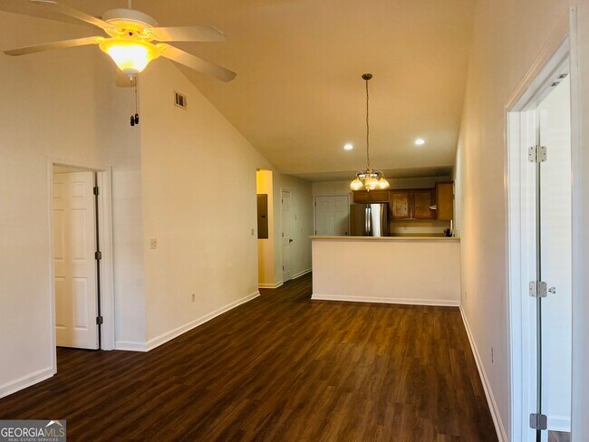 Photo - 306 Lenox Cir Casa Adosada