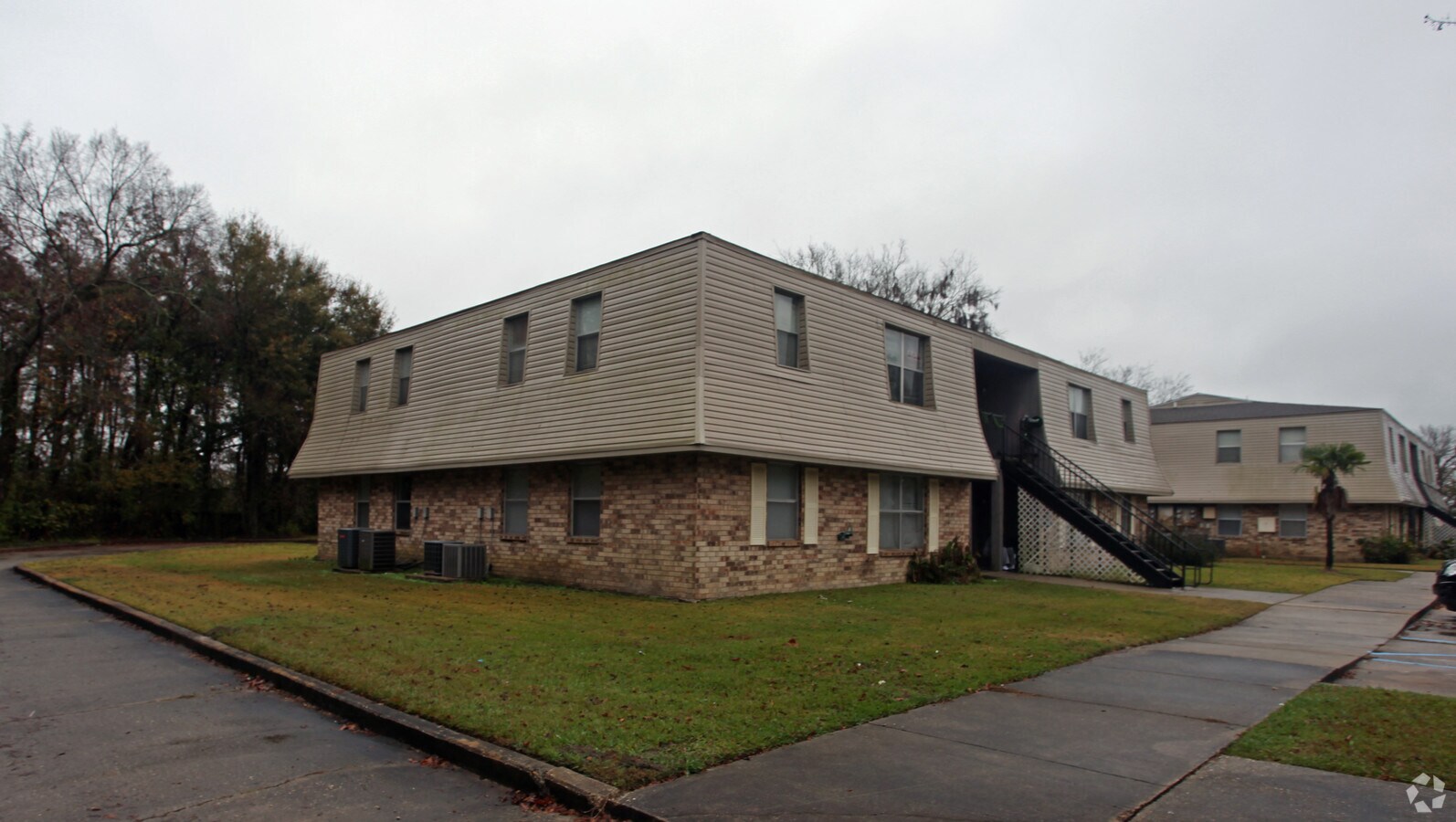 Photo - Oakwood Apartments