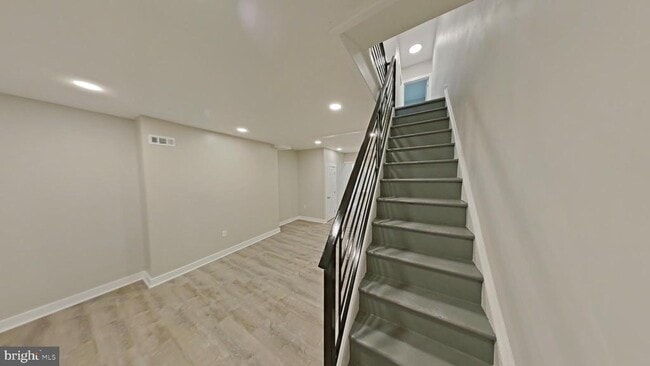 Building Photo - 1939 N Myrtlewood St