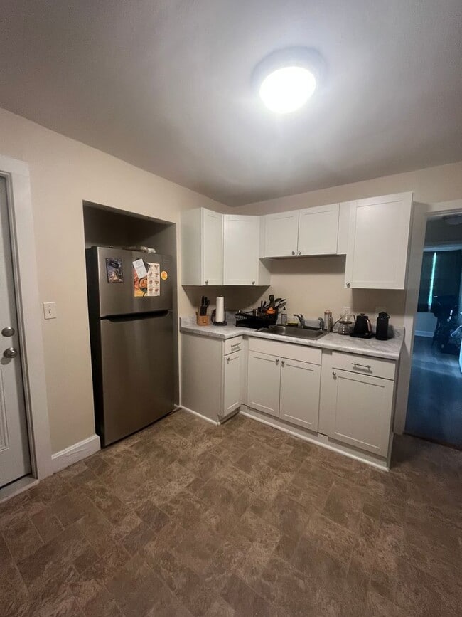 Photo - Cozy Cottage in West Nashville, Walk to Charlotte Park, Easy Interstate Access, Fenced Yard, Pet ...