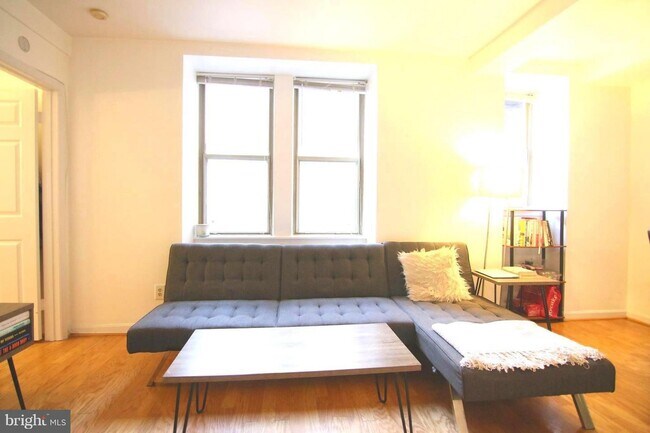 Photo - 1920 S St NW Unidad 101