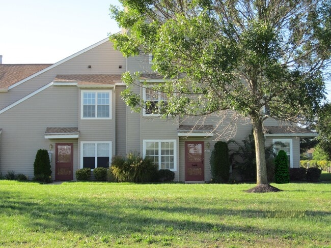 Building Photo - 2605 Thistledown Ct Unit Condominium