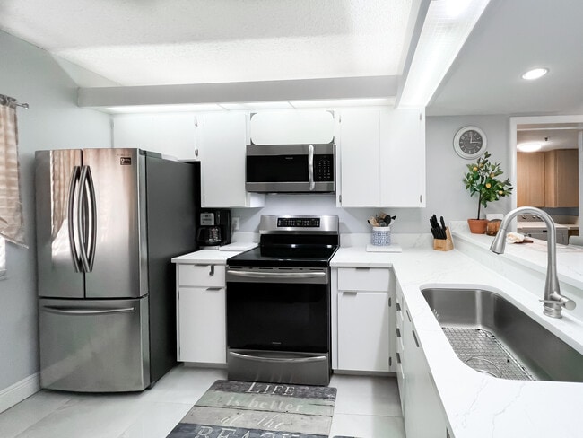 Photo - 301 Ocean Bluffs Blvd Unidad 202