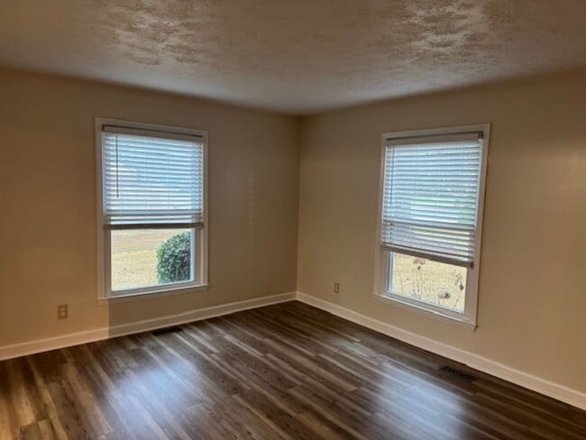 Photo - 200 Snead Rd