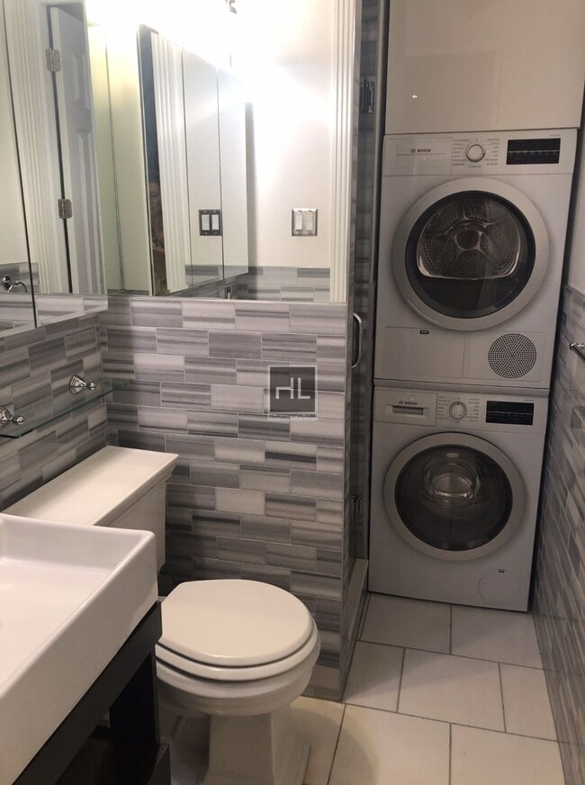 Photo - East 13th Street Unidad 6D