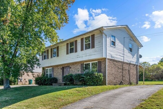 Building Photo - Charming 3-Bedroom 1.5 Bath Oasis in Bellevue