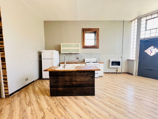 Photo - 3336 S Lituanica Ave Unit 1f