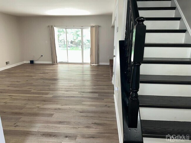 Photo - 14 Albury Way