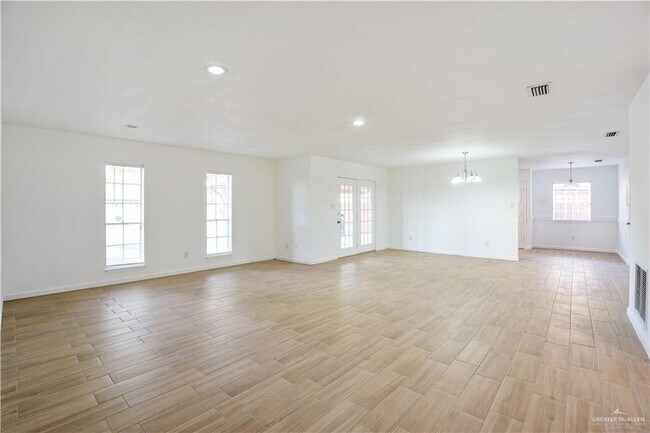 Photo - 9 Redbud Ave